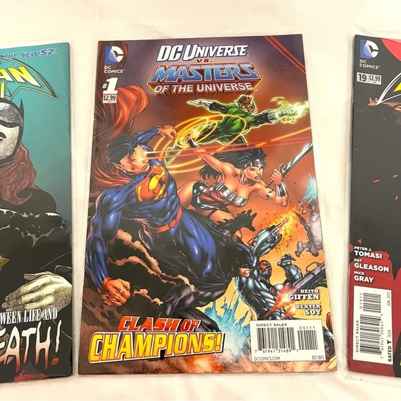 DC Comics Bundle of (3) Batman & Batgirl, Batman & Red Robin, DC Universe VS Mas - Picture 3 of 8